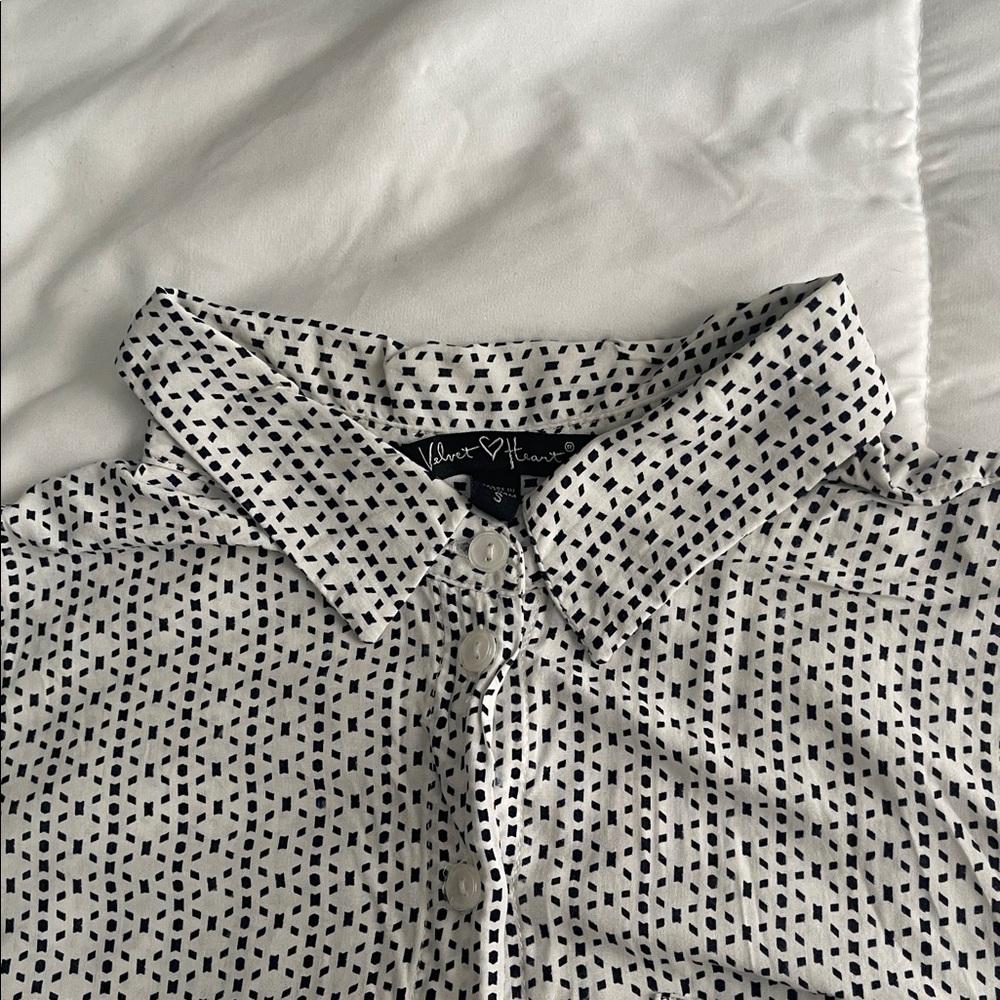 Velvet Heart Black and White Patterned Shirt - Picture 4 of 14